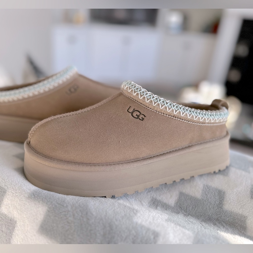 Ugg Tasman platform Size 9